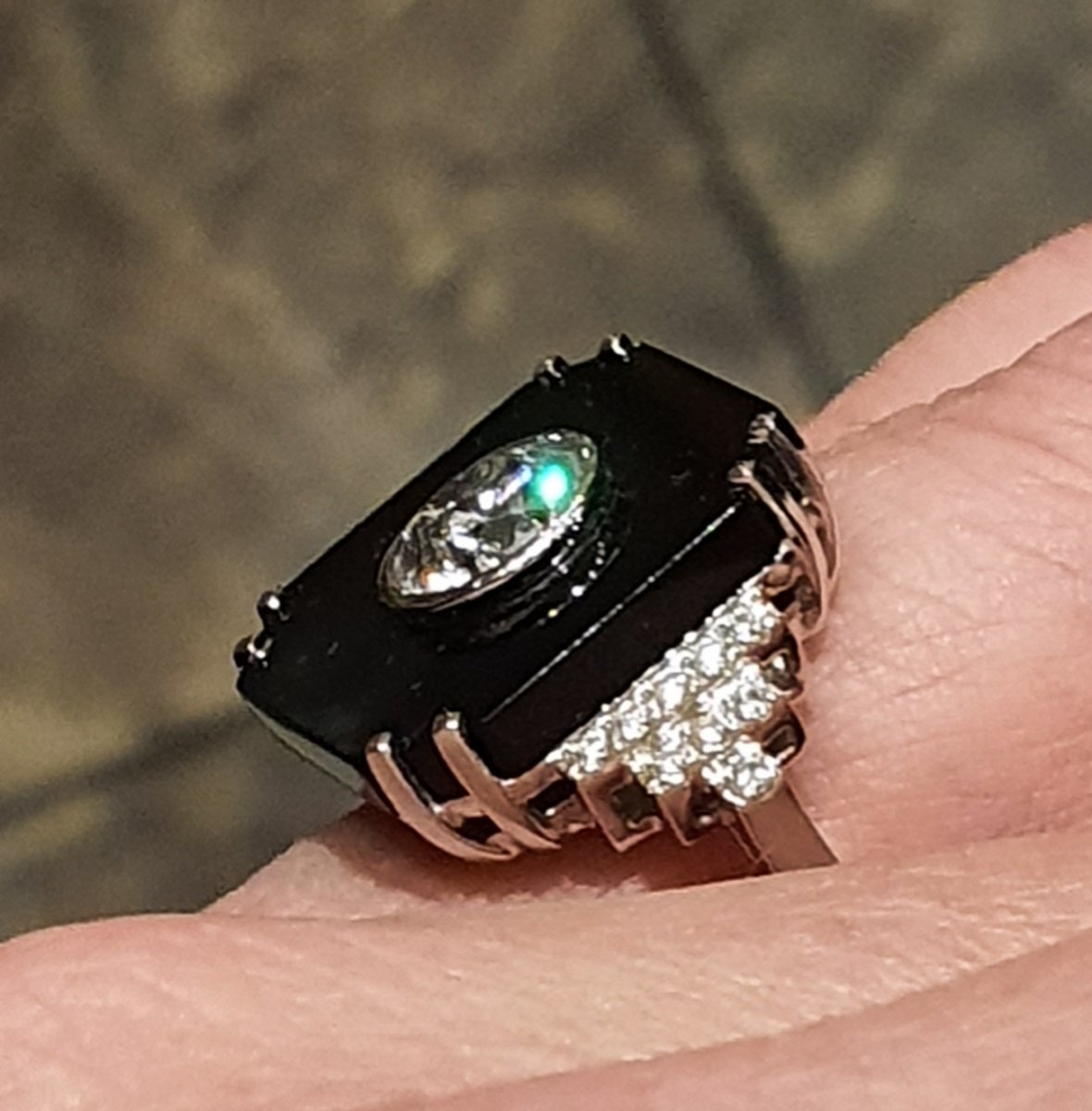 18ct Gold Ring Set With A 1.12ct Diamond And Black Onyx-photo-2