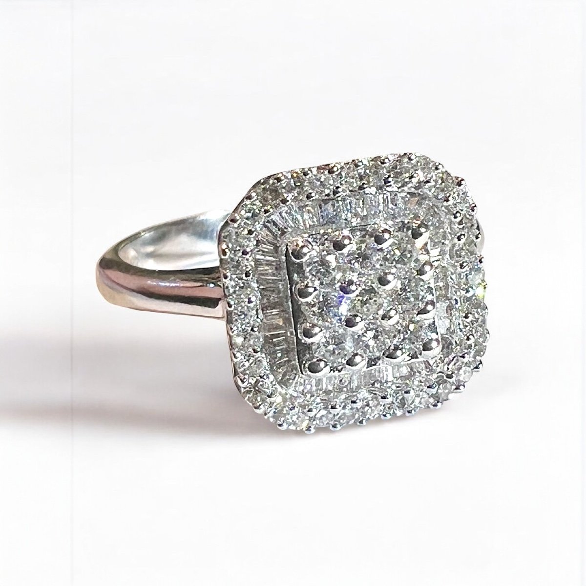 bague en or 18ct sertie d un pavage de diamants-photo-4