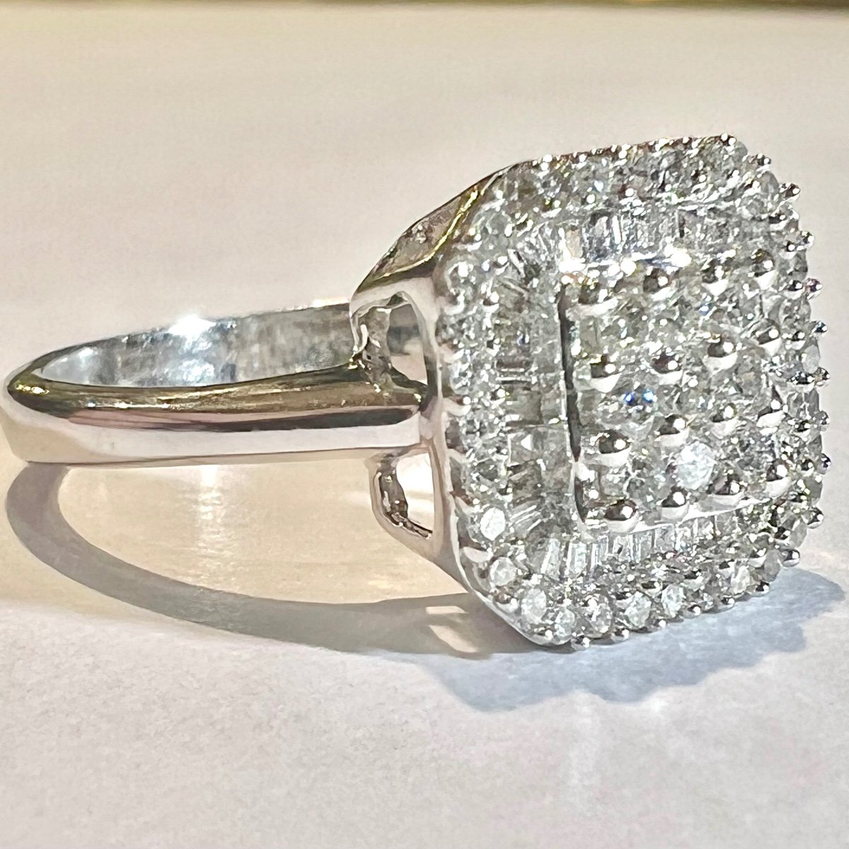 bague en or 18ct sertie d un pavage de diamants-photo-6