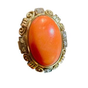 Bague époque 1940 Or 14 Carat Sertie Cabochon Corail Et Diamants Taille Ancienne