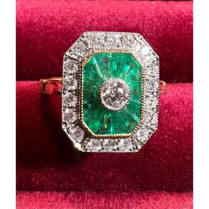 18 Carat Gold Ring Set With Calibrated Emeralds And Diamond Paving 