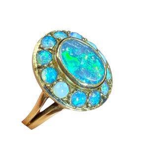 Marguerite Ring, Retro, 18 Carat Yellow Gold, Opals, Napoleon III Style, Circa 1970