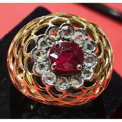 18ct Gold Ring Set With Old Cut Diamonds Center Ruby 0,80ct