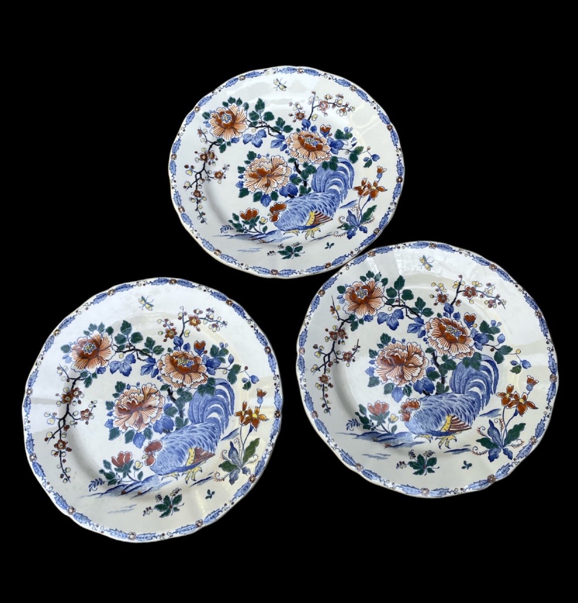 ASSIETTES ET COMPOTIER EN FAÏENCE DE GIEN  MODELE DELFT  COQ ET PIVOINES FAÏENCE  XXe-photo-2