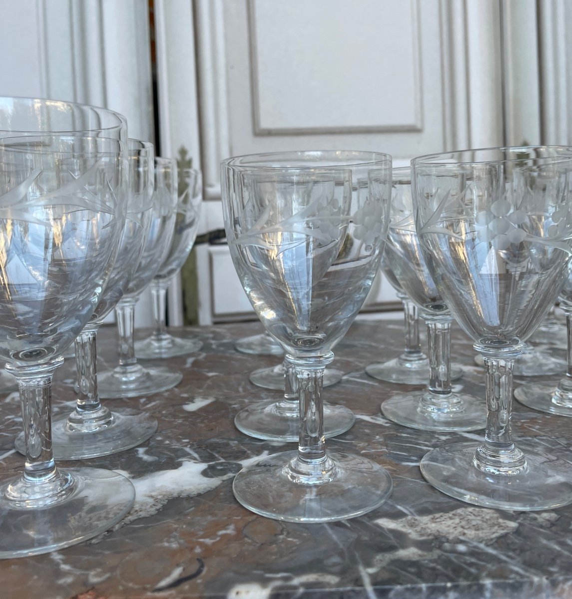 SERVICE DE VERRES EN CRISTAL TAILLÉ DÉCOR  FLORAL 50  PIÈCES  ART DE LA  TABLE VERRERIE  VERRE-photo-1