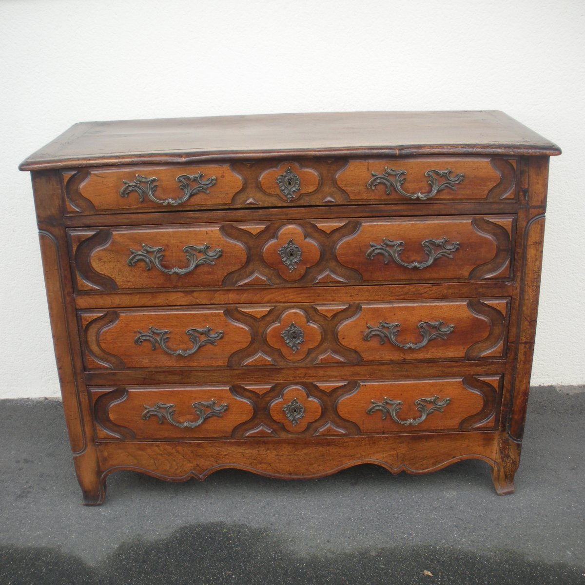 18th Century Walnut Chest Of Drawers Known As 