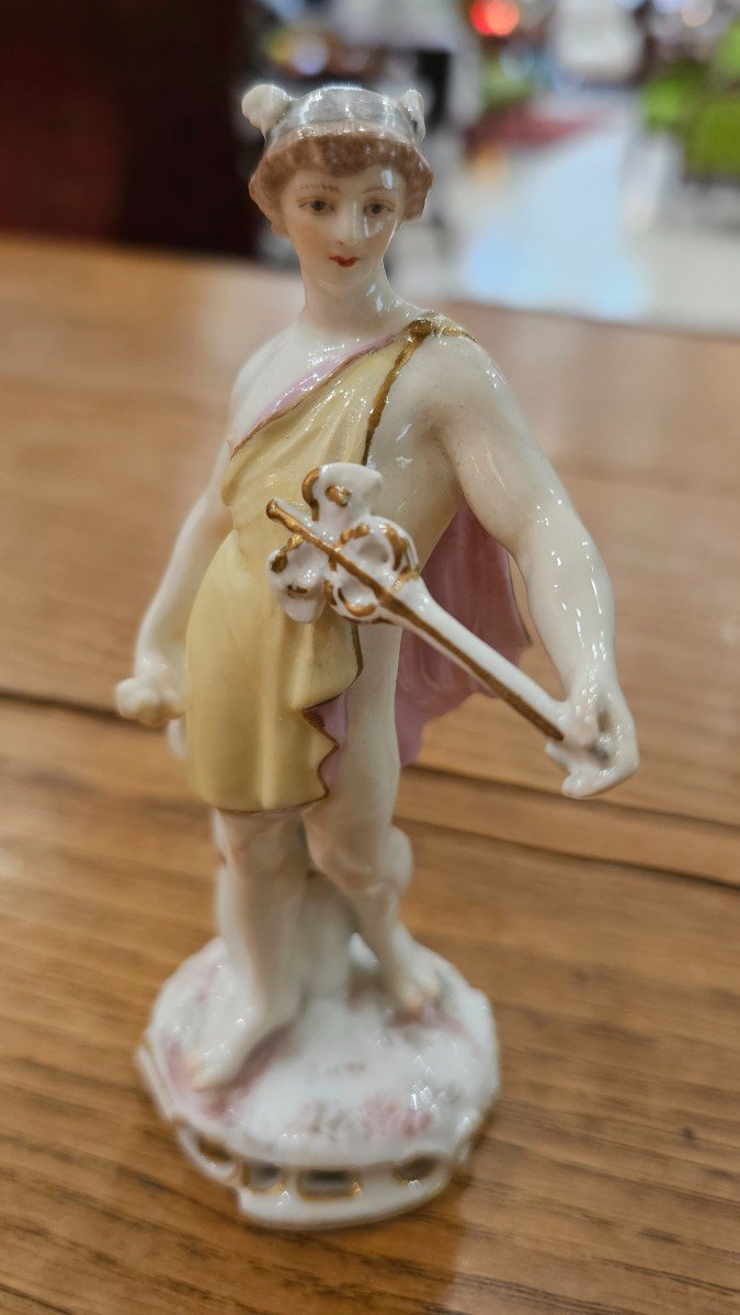 Porcelaine De Saxe Goût Meissen. Statuette Représentant Mercure.