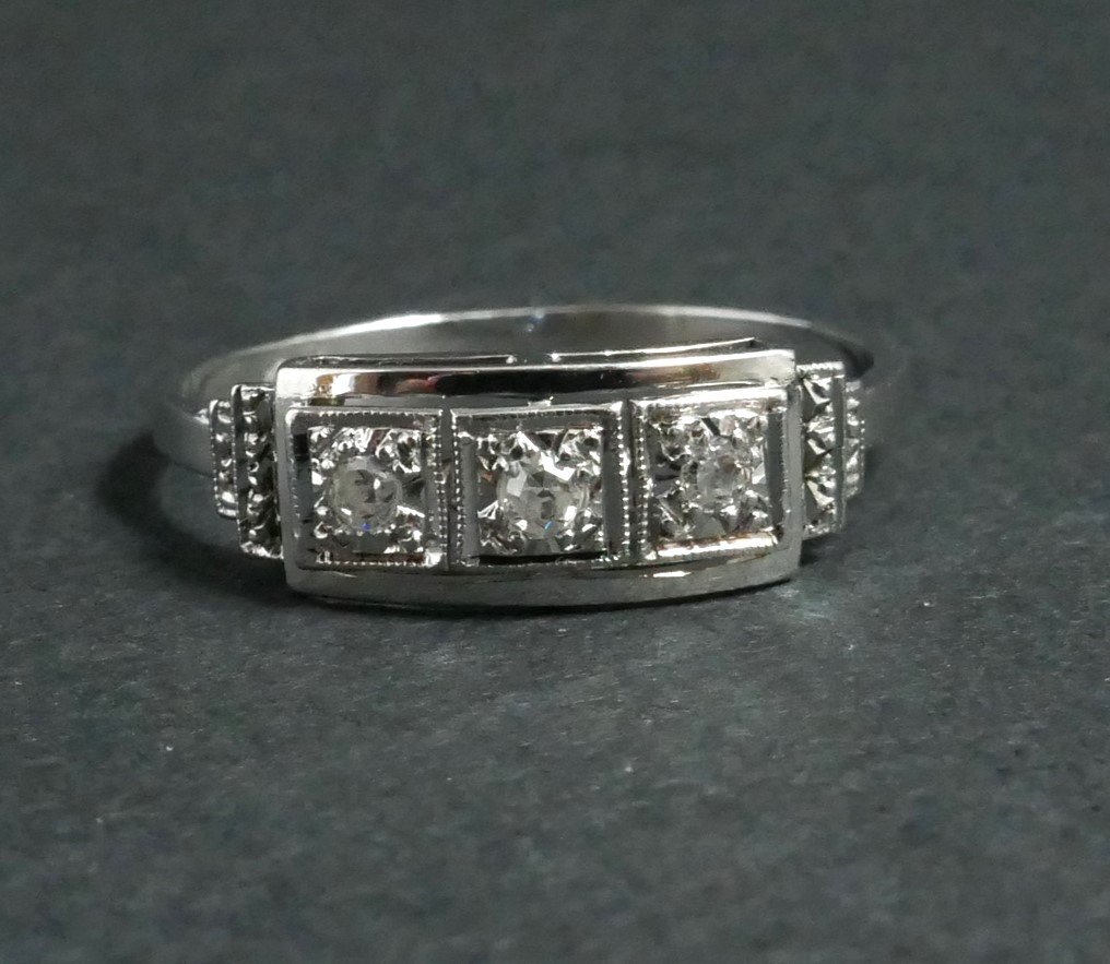 Art Deco Ring Diamonds, White Gold And Platinum.