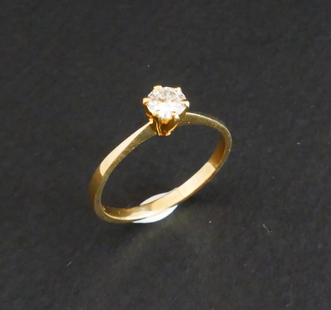 Diamond Solitaire Ring: 0.31 Carat.