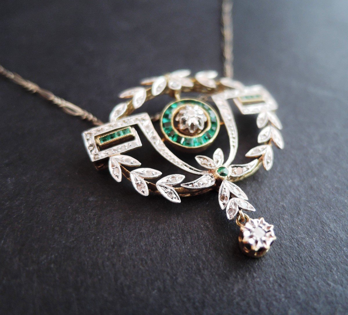 Necklace Pendant Art Deco Calibrated Emeralds And Diamonds.-photo-3