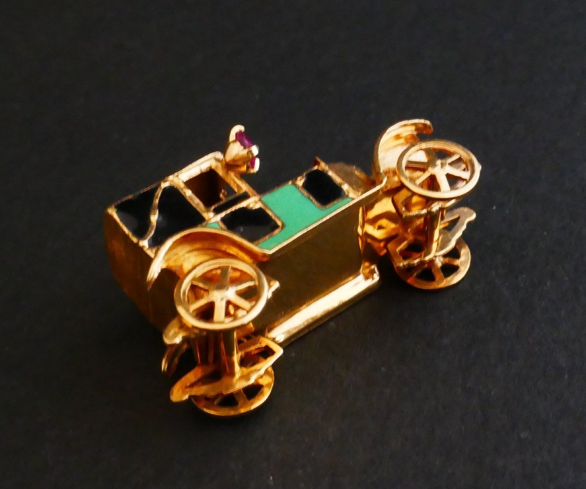 Enameled Car Charm, 18 Carat Gold.-photo-2