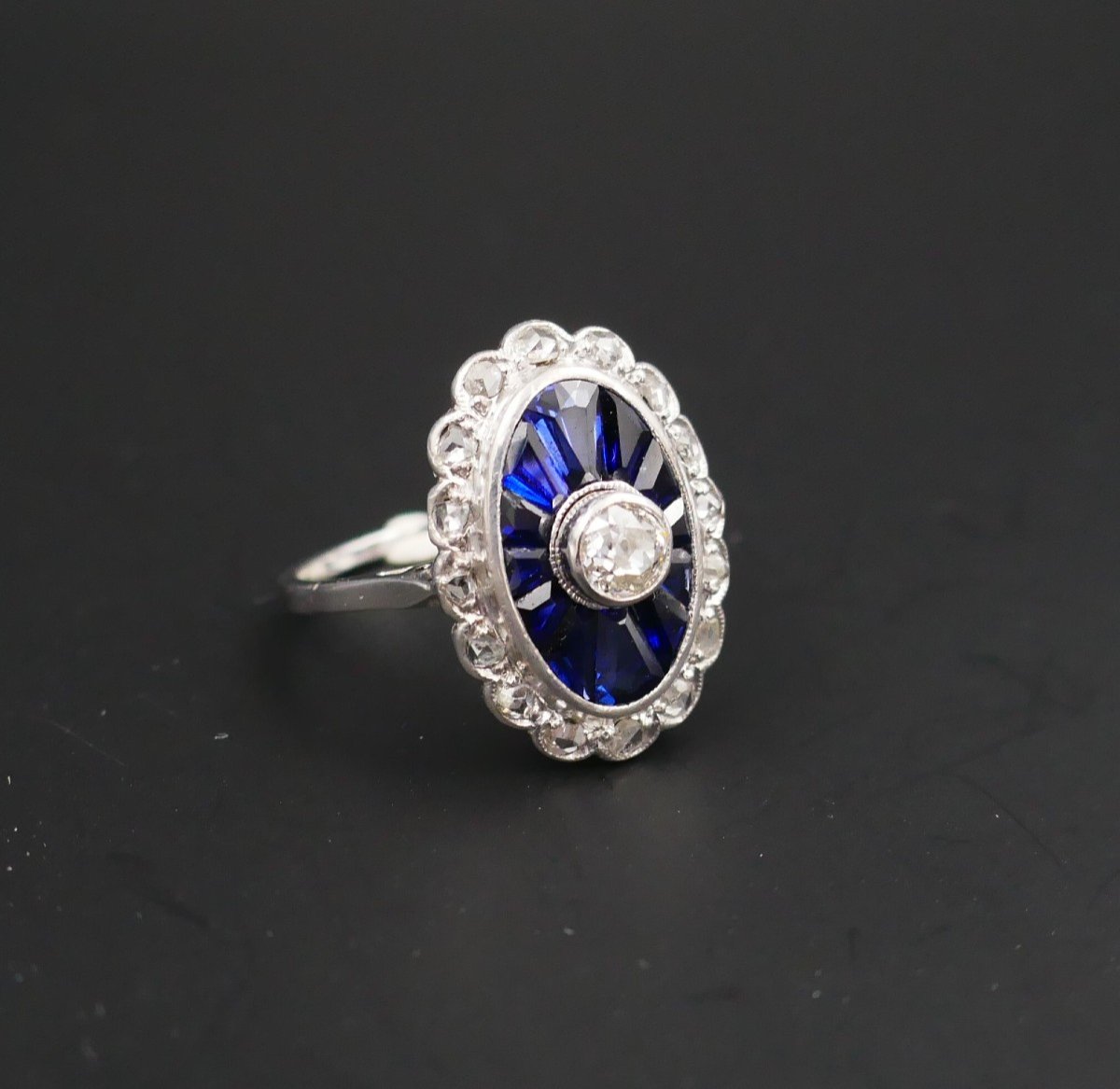 Art Deco Ring With Calibrated Diamonds And Sapphires, 18 Carat Gold.-photo-4