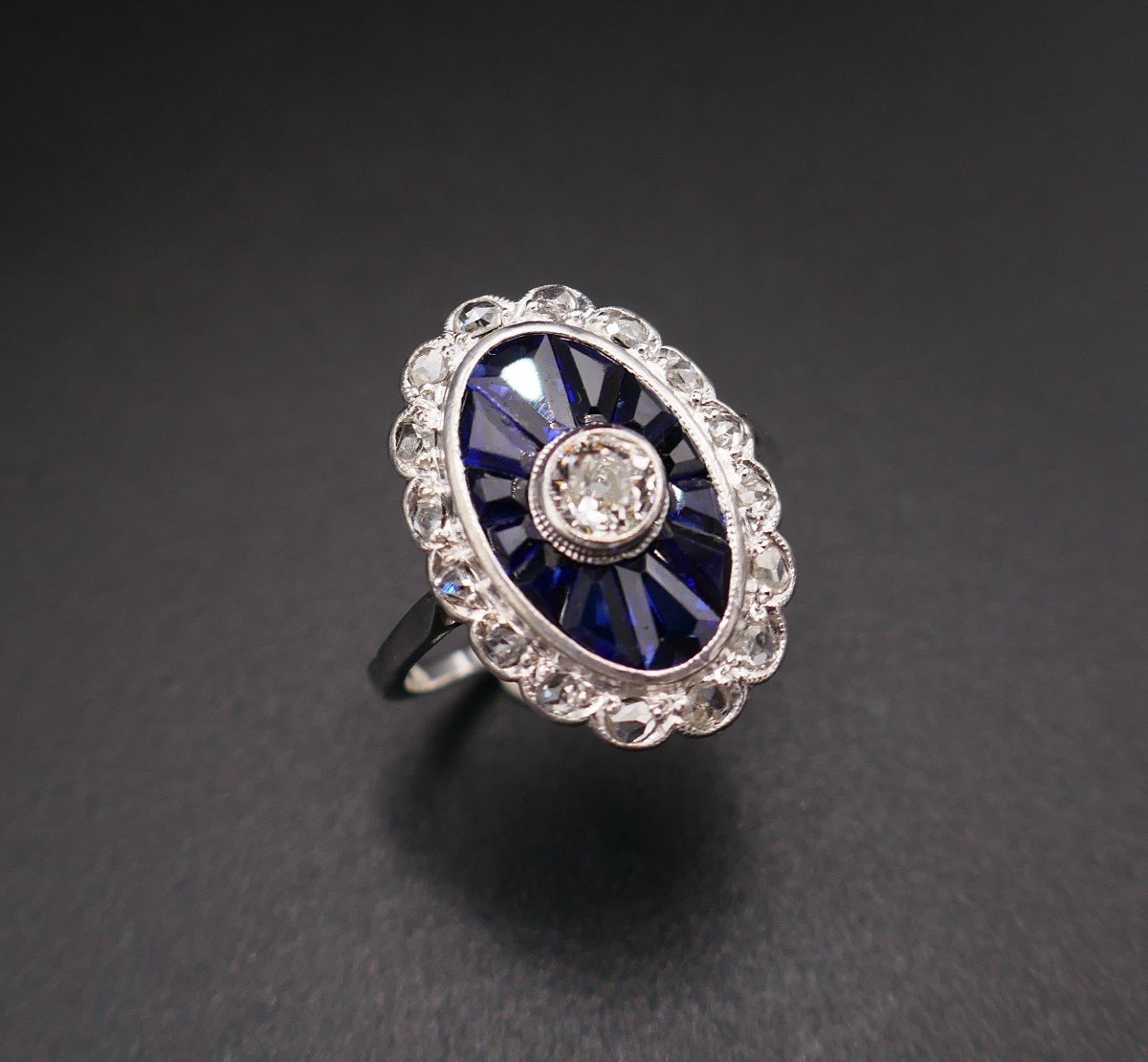 Art Deco Ring With Calibrated Diamonds And Sapphires, 18 Carat Gold.-photo-2