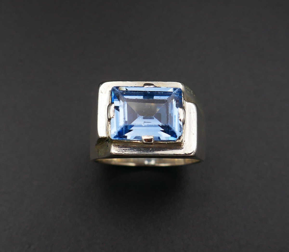 Bague Art Déco En Argent Et Spinelle Bleu.