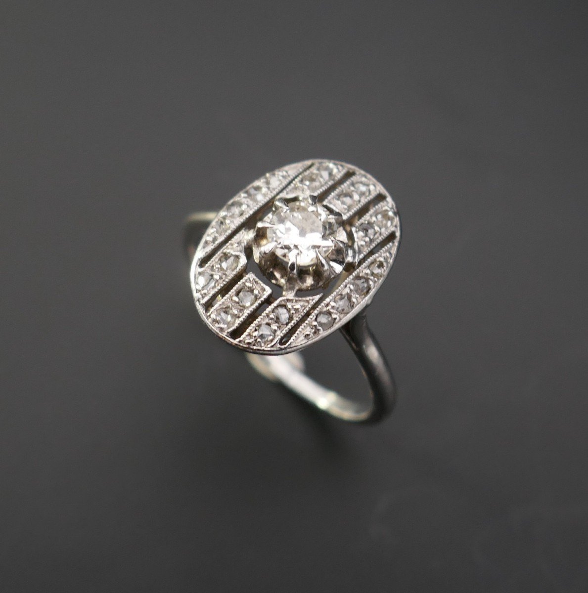 Art Deco Diamond, 18 Carat White Gold Ring.-photo-3