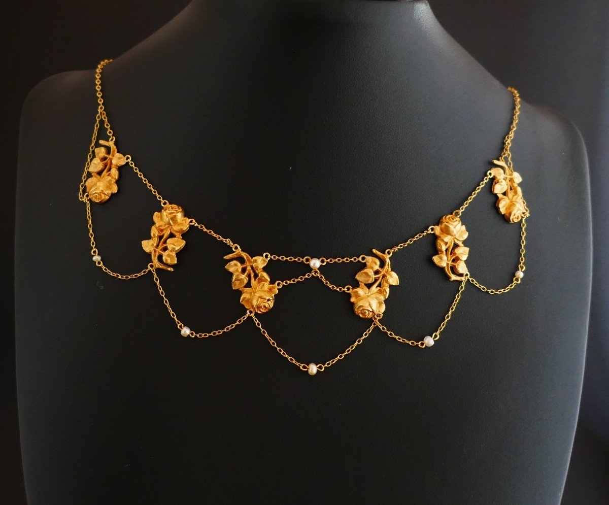 Collar Patterned With Roses And Decorated With Pearls, 18 Carat Yellow Gold.-photo-4