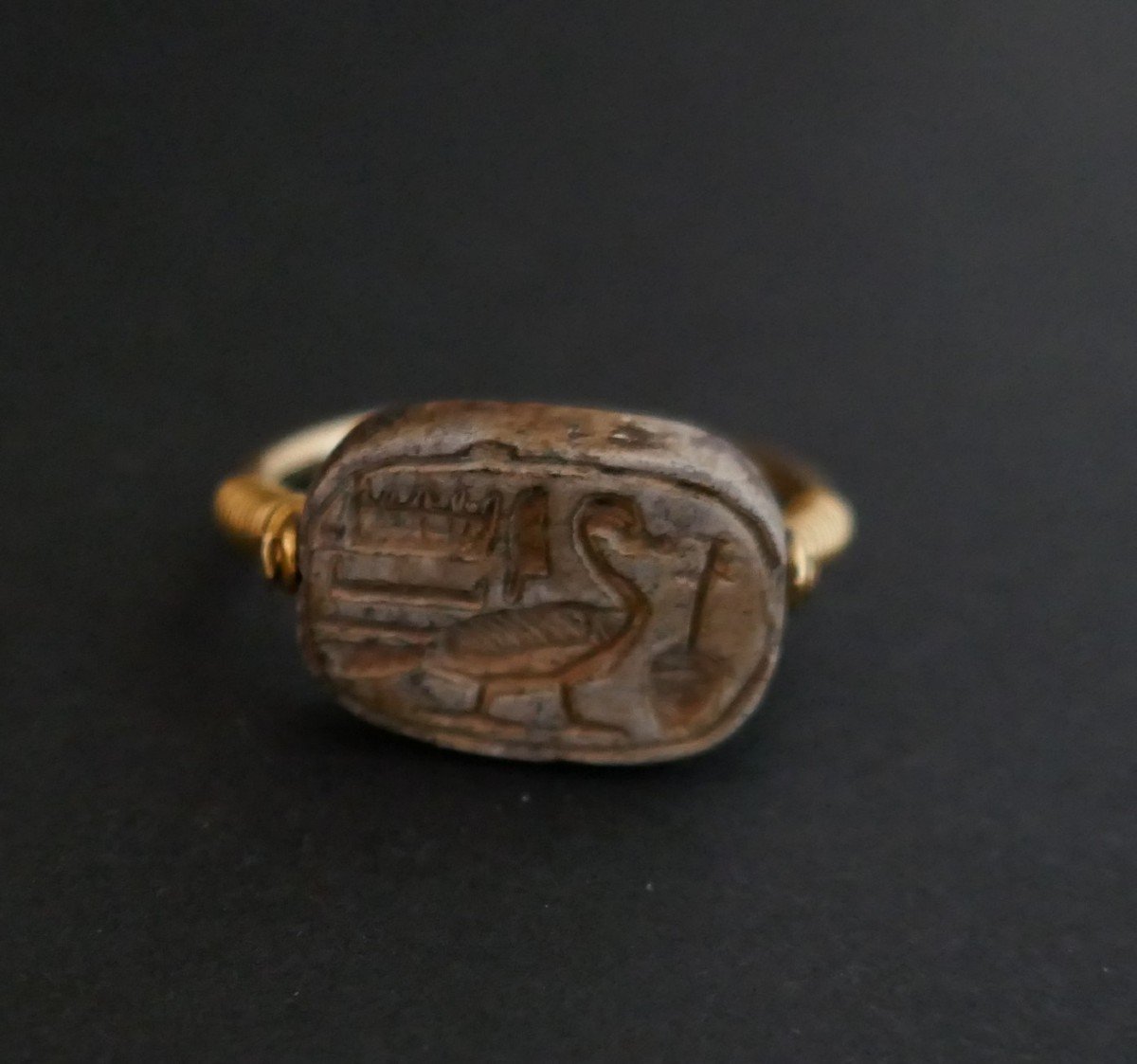 Double Sided Ring Engraved With Hieroglyphics On Stealite, 18 Carat Gold.-photo-3