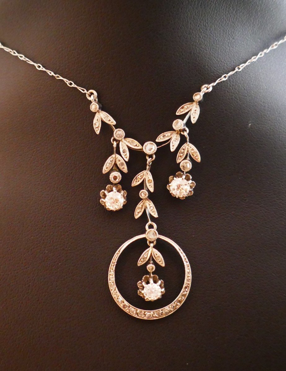 Drapery Necklace Set With Diamonds.-photo-3