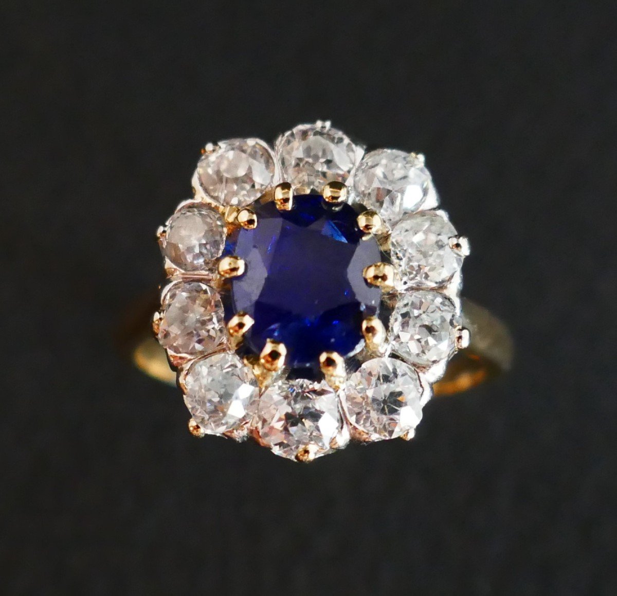 Bague Saphir Et Diamants, Or 18 Carats.