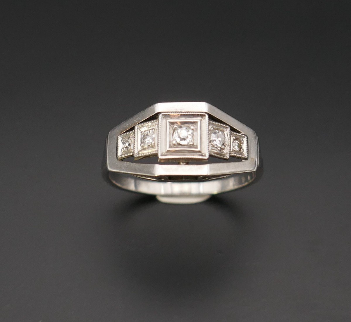 Art Deco Ring Decorated With 5 Diamonds, 18 Carat Gold And Platinum-photo-1