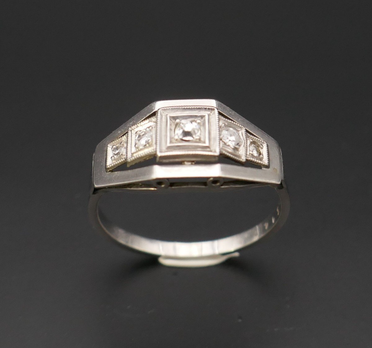 Art Deco Ring Decorated With 5 Diamonds, 18 Carat Gold And Platinum