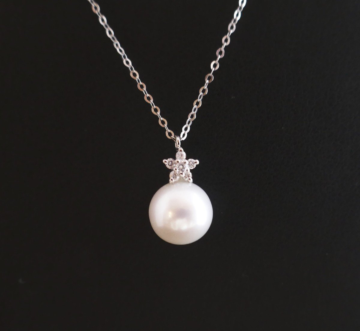 Collier De Perles Et Diamants, Or Blanc 18 Carats.-photo-3