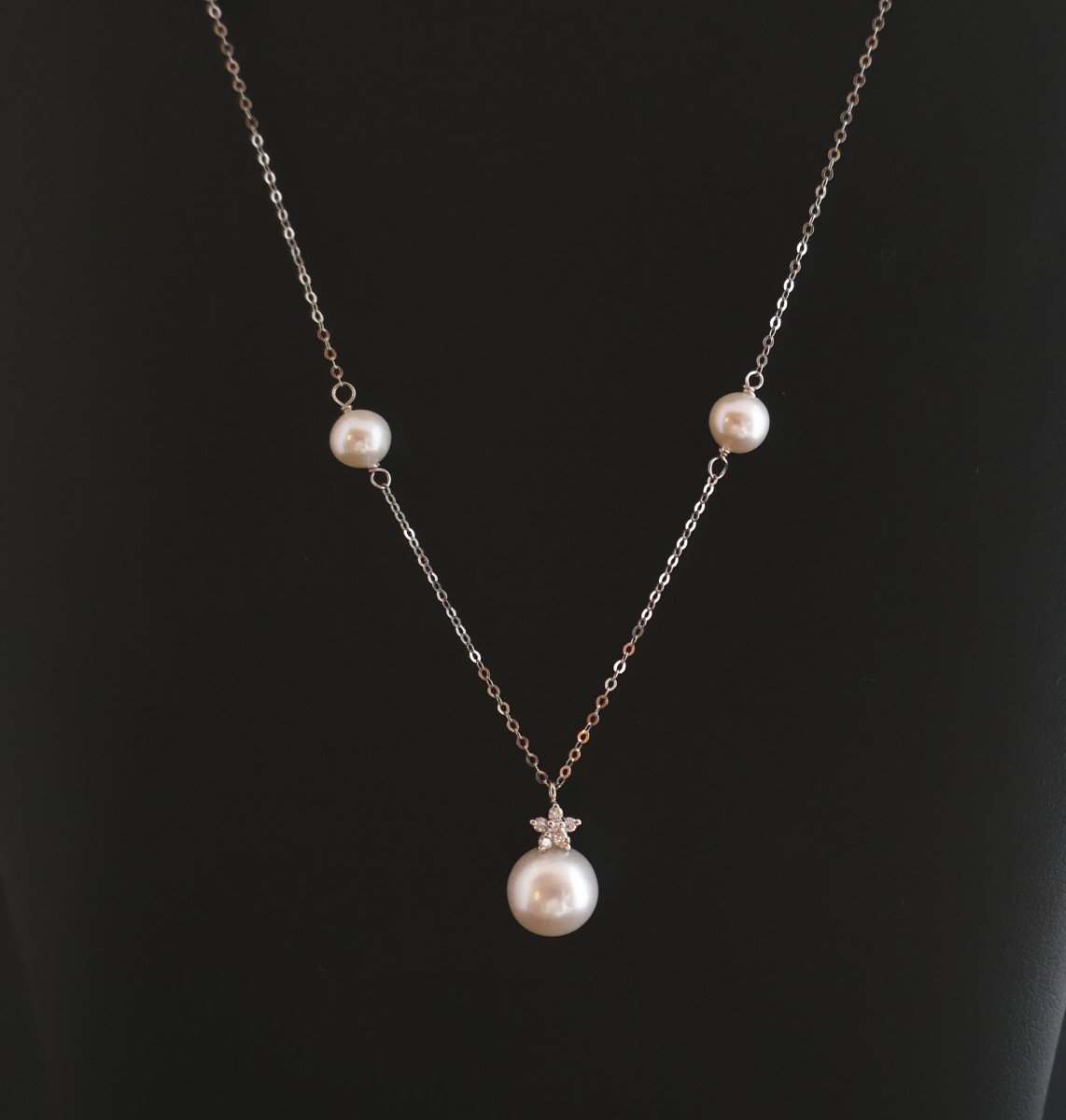 Collier De Perles Et Diamants, Or Blanc 18 Carats.-photo-2