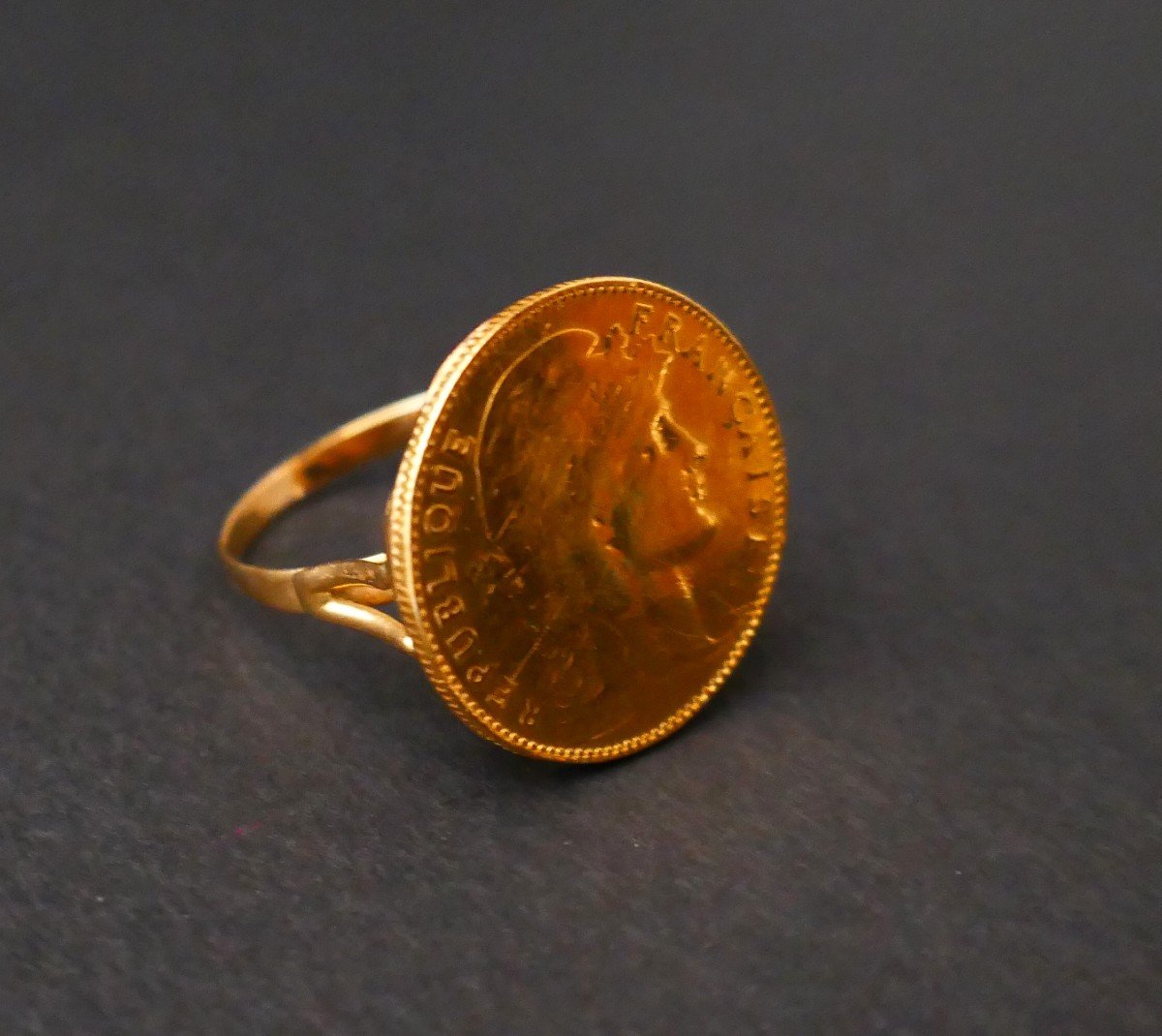 Bague chevalière vintage Pièce 10 francs  Or 18 Carats.