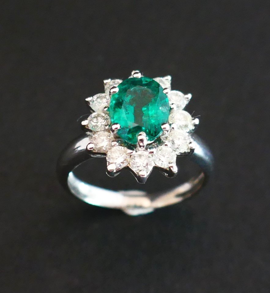 Emerald And Diamond Ring.-photo-2