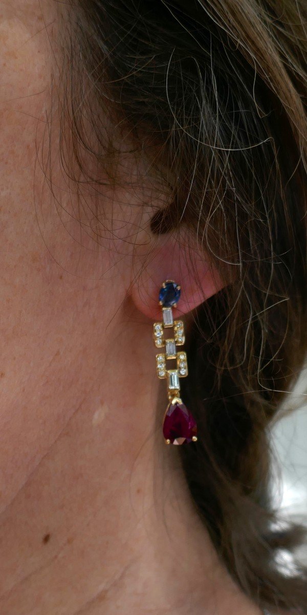 Paire De Boucles d'Oreille Saphirs, Diamants Et Rubis, Or 18 Carats.-photo-1