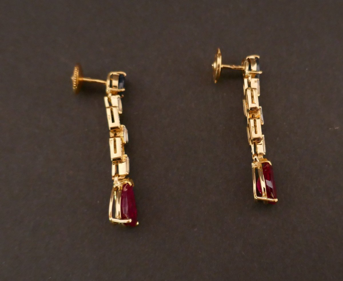 Paire De Boucles d'Oreille Saphirs, Diamants Et Rubis, Or 18 Carats.-photo-2