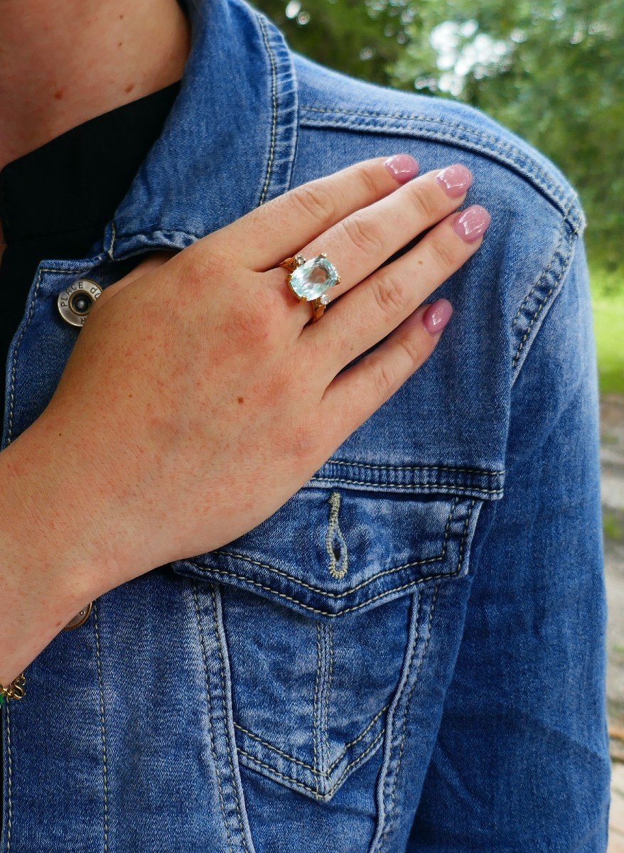 Ring Decorated With An Aquamarine And Diamonds.-photo-4