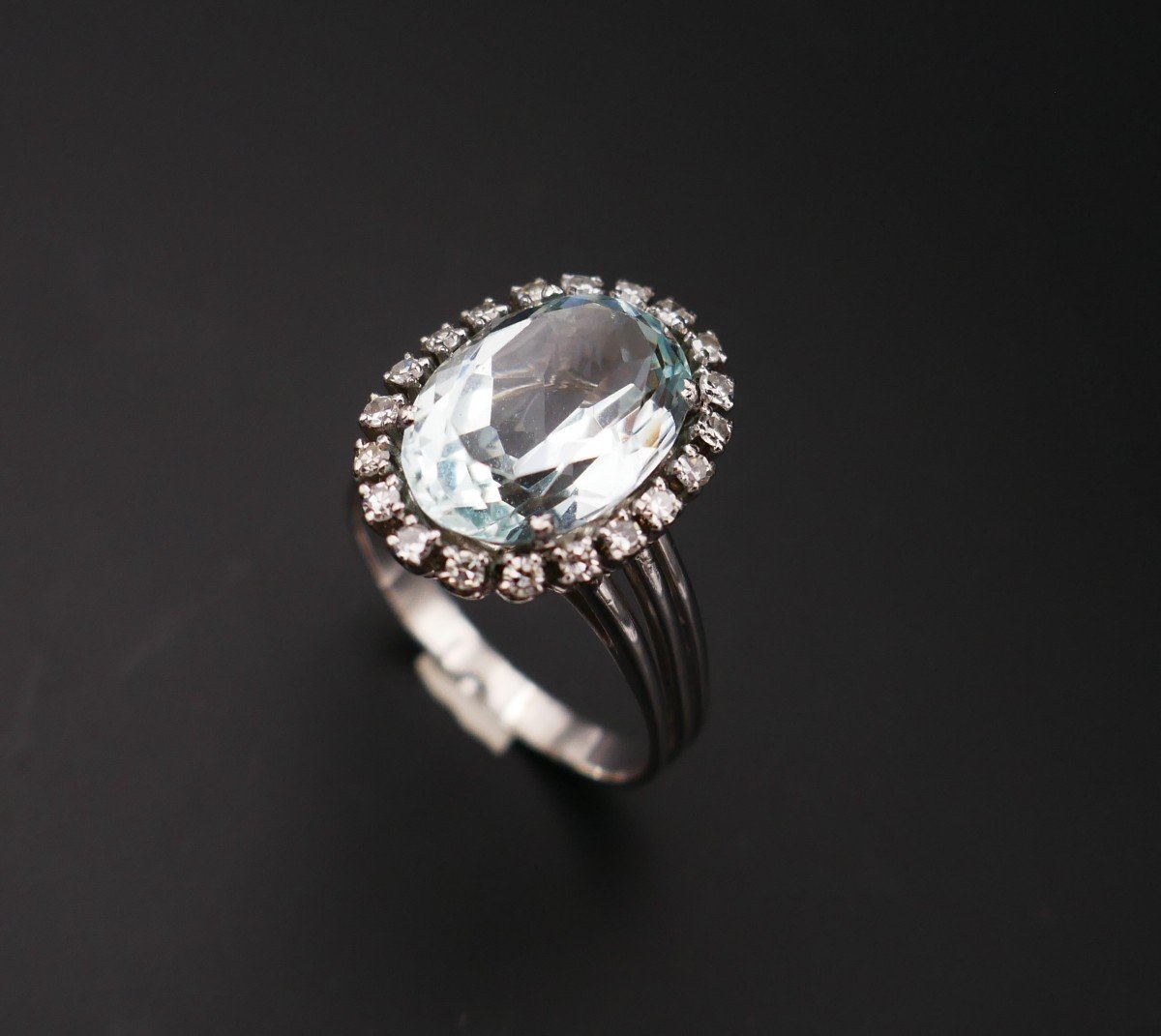 Bague Sertie d'Une Aigue Marine Et Diamants.-photo-2