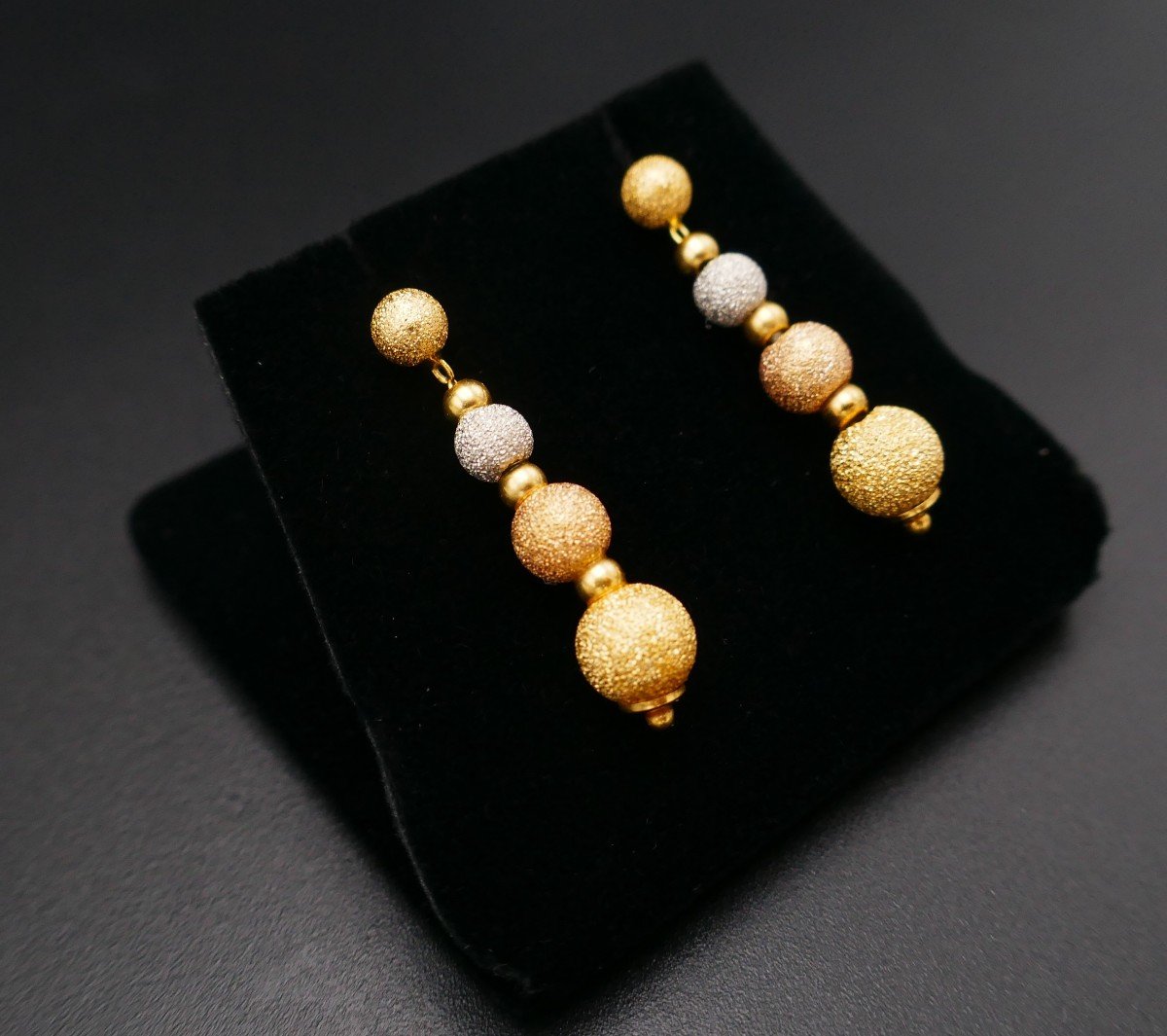 18 Carat 3-tone Gold Earrings.-photo-2