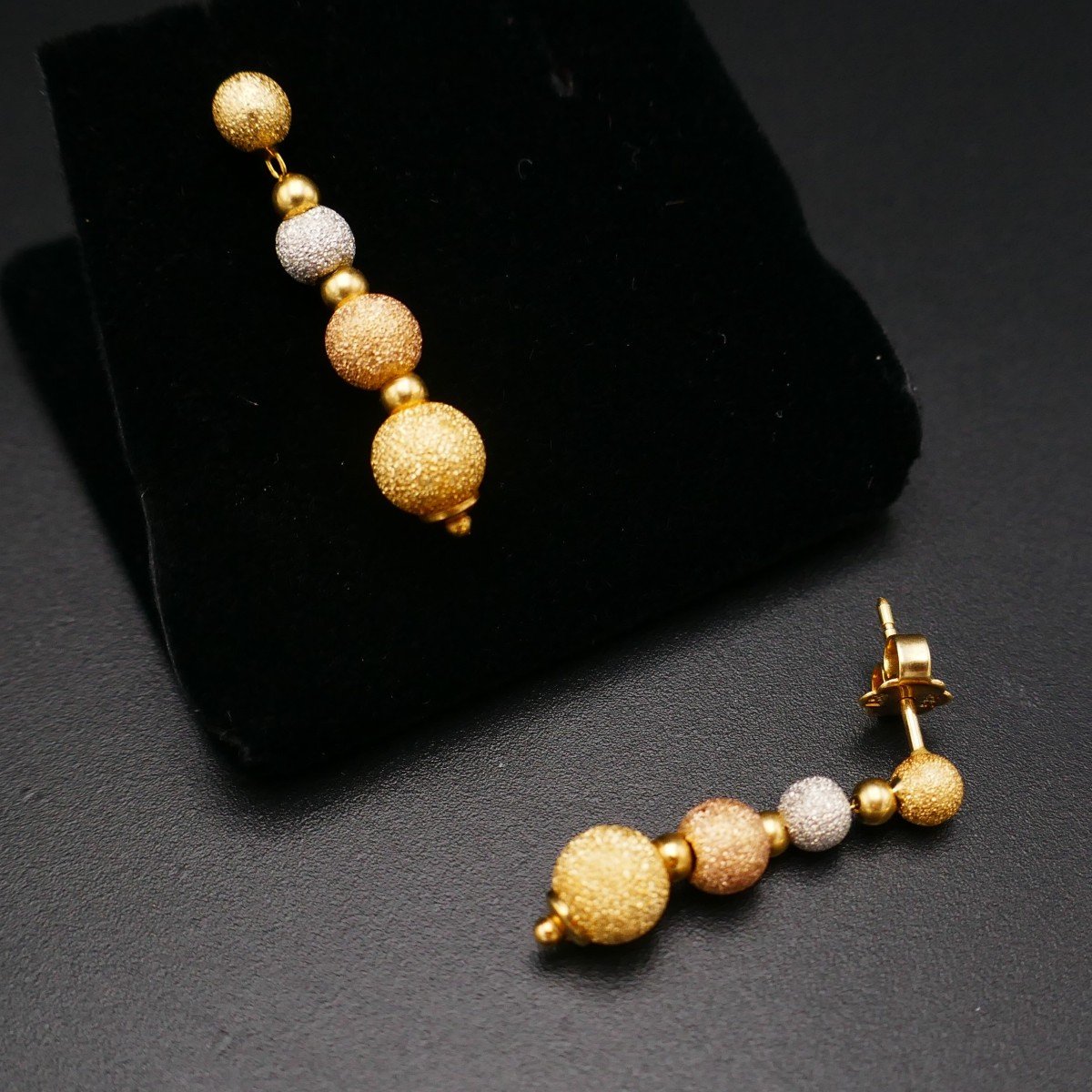 18 Carat 3-tone Gold Earrings.-photo-3