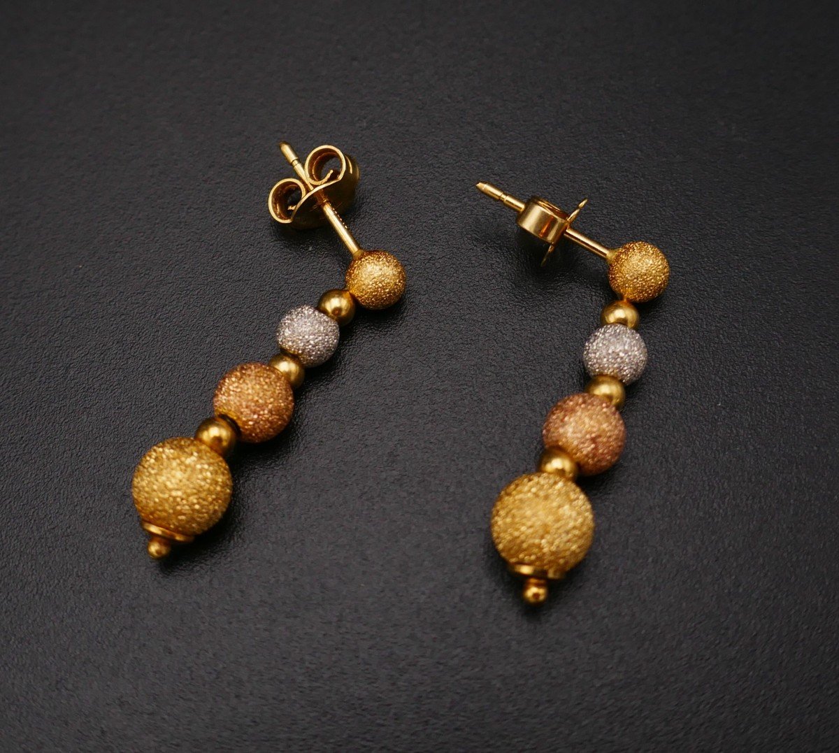 18 Carat 3-tone Gold Earrings.-photo-4