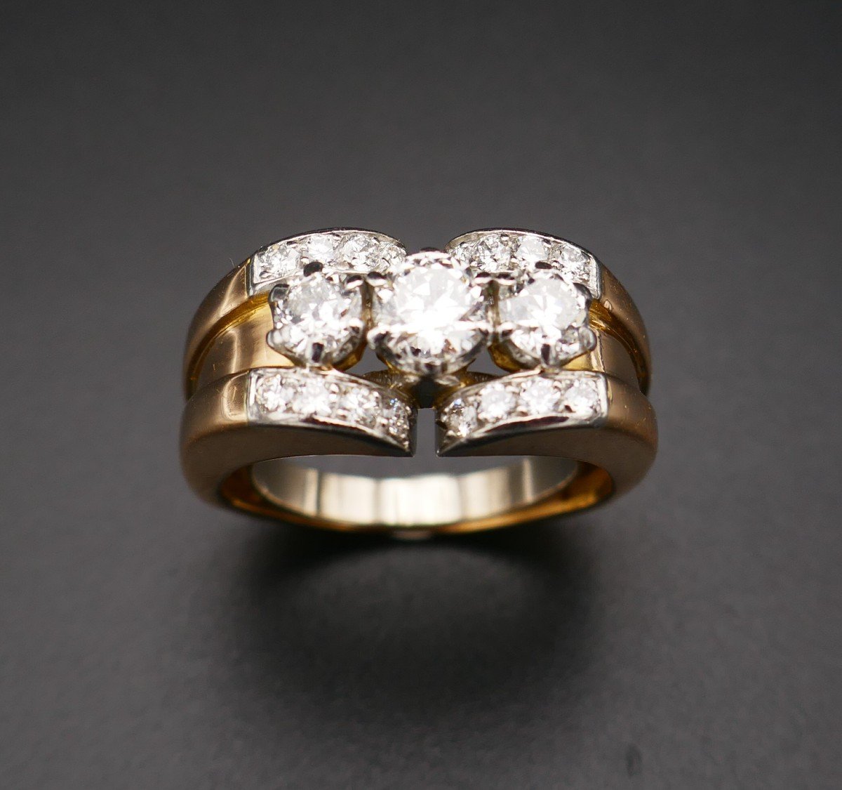 Bague Tank Ornée De Diamants, Or 18 Carats.