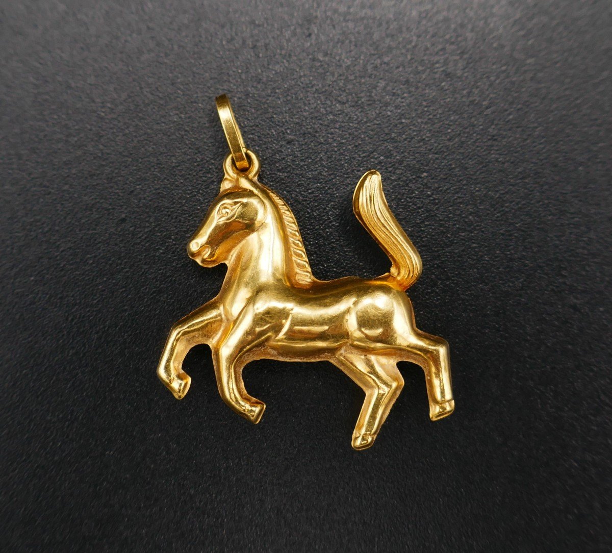 18 Carat Yellow Gold Horse Pendant.-photo-2