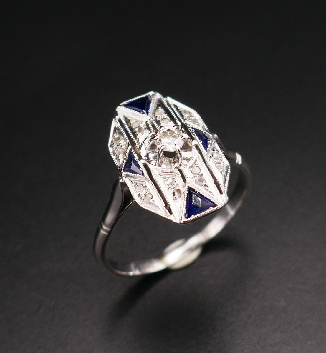 Art Deco Ring With Calibrated Diamonds And Sapphires, 18 Carat White Gold.-photo-2