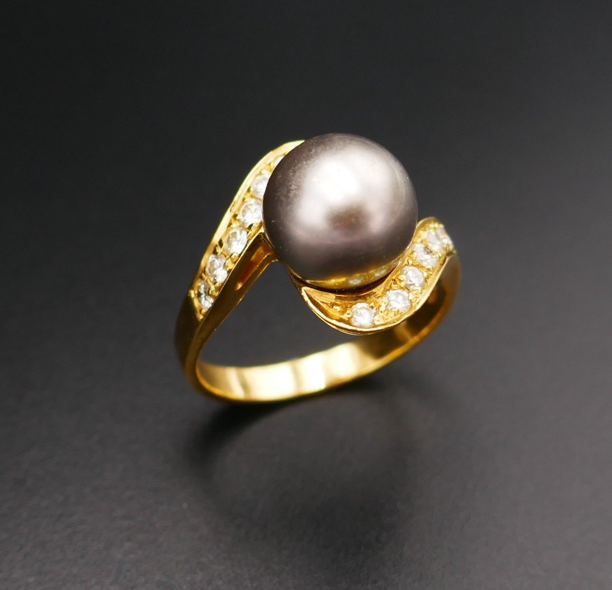 Ring Set With A Tahitian Pearl And Diamonds.