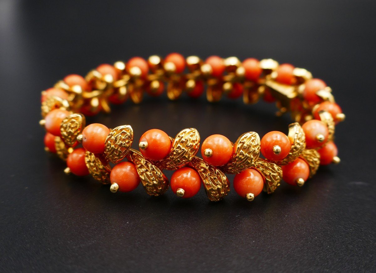 Van Cleef & Arpels, Bracelet Gui , Perles De Corail, Or Jaune 18 Carats.-photo-2