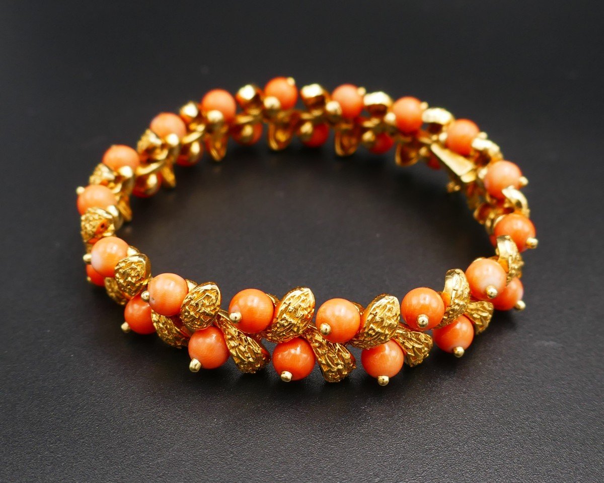 Van Cleef & Arpels, Mistletoe Bracelet, Coral Beads, 18 Carat Yellow Gold.