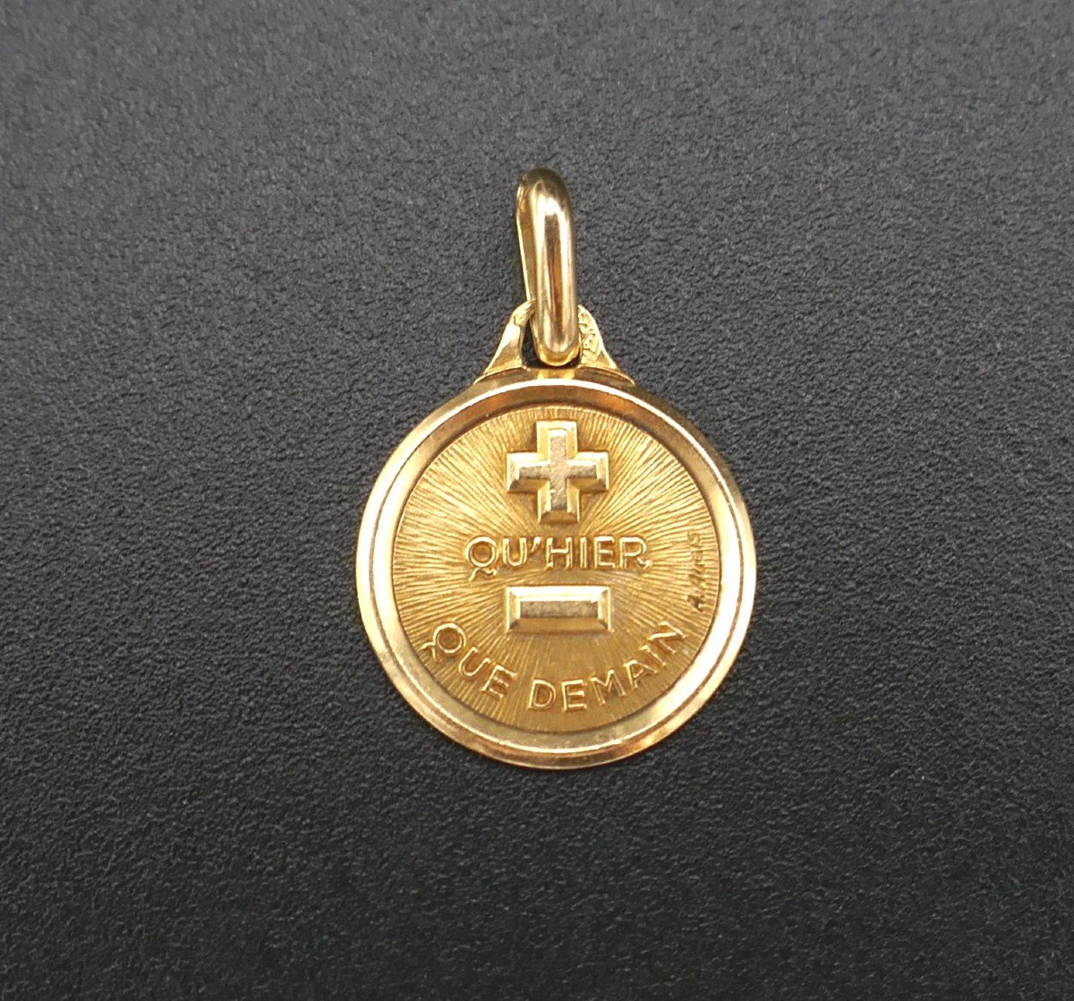 Augis Mini Médaille d'Amour, Or 18 Carats-photo-3