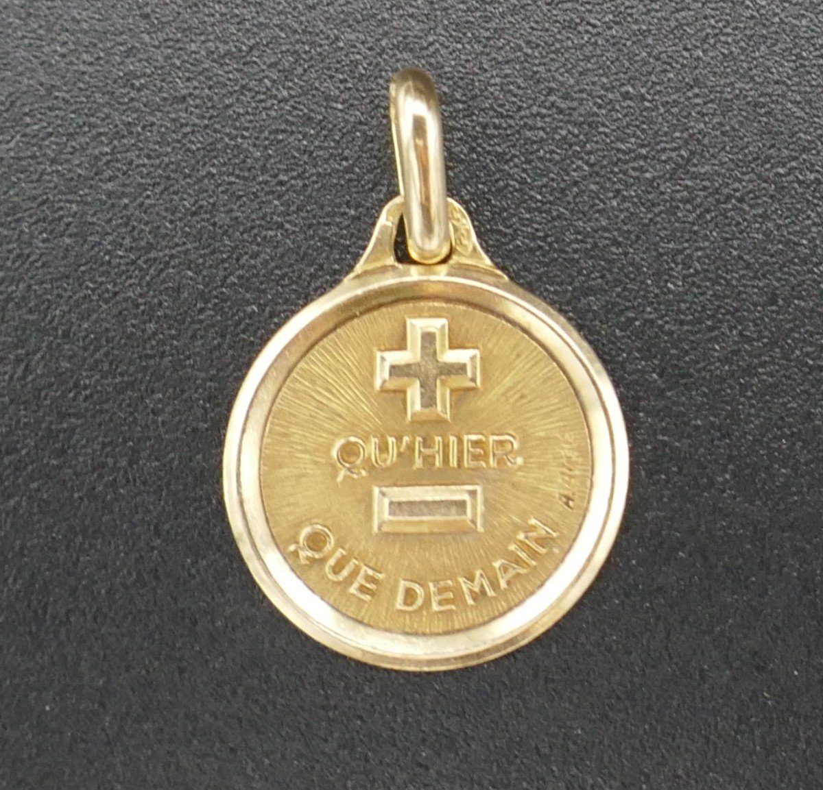 Augis Mini Médaille d'Amour, Or 18 Carats