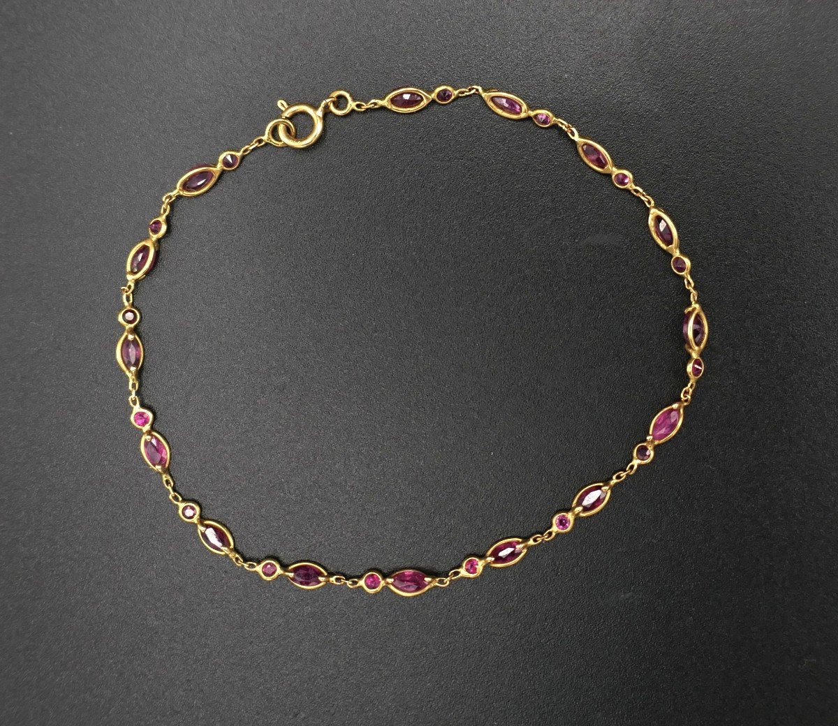 Bracelet Set With 30 Rubies, 18 Carat Gold.