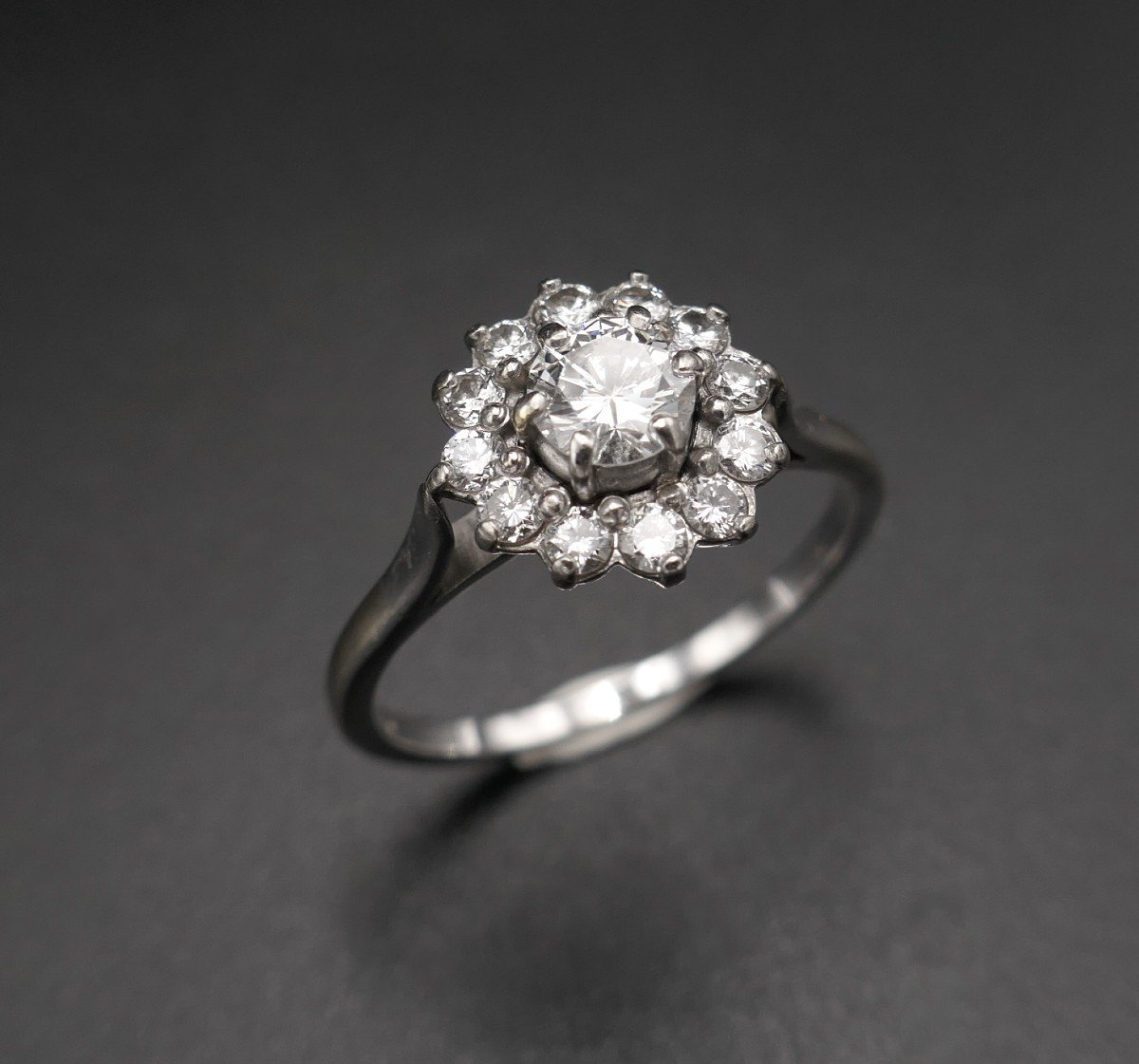 Marguerite Diamond Ring, 18k White Gold.-photo-2