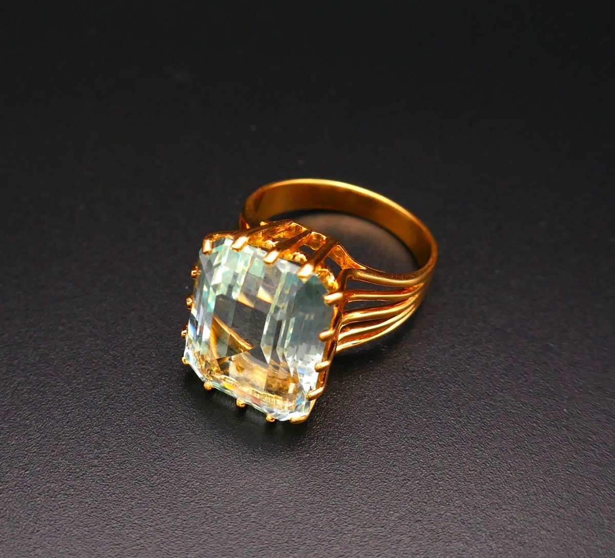 Ring Set With An Aquamarine, 18 Carat Yellow Gold.-photo-3