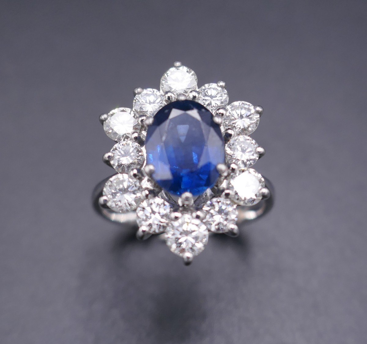 Bague Saphir 2,92 carats Et Diamants 1,80 carat,  Or Blanc 18 Carats.