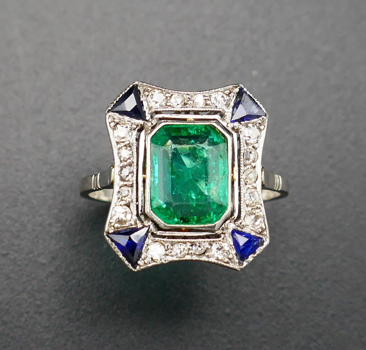 Art Deco Ring Decorated With A Colombian Emerald (certificate), Platinum.