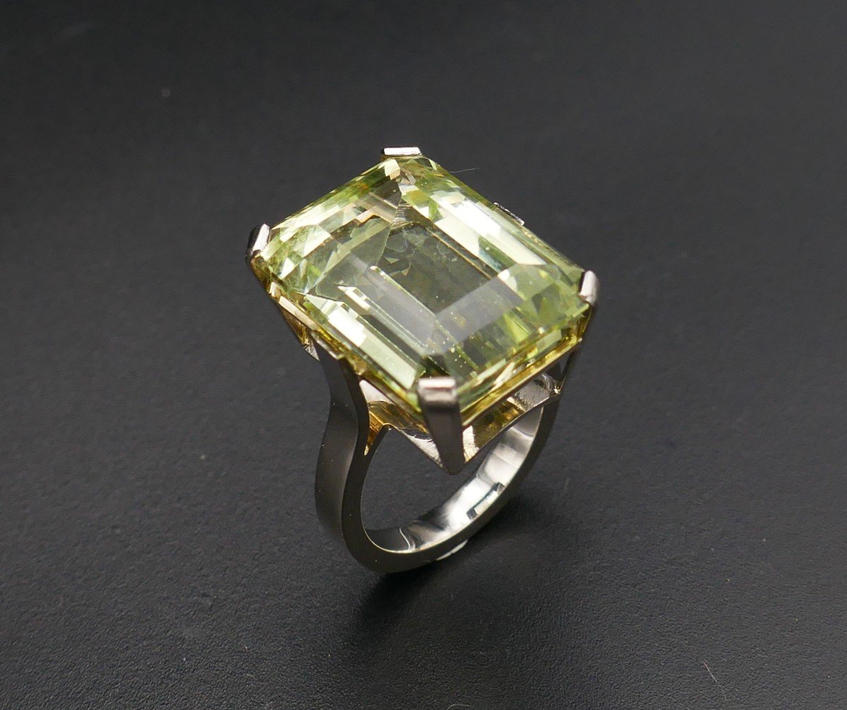 Bague Sertie d'Un Béryl ( 23,26 carats) Taille émeraude, Or Blanc 18 Carats.-photo-2